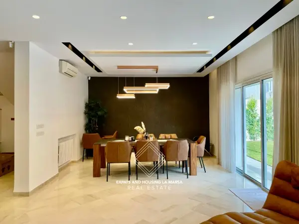 Villa on Hollywood Boulevard