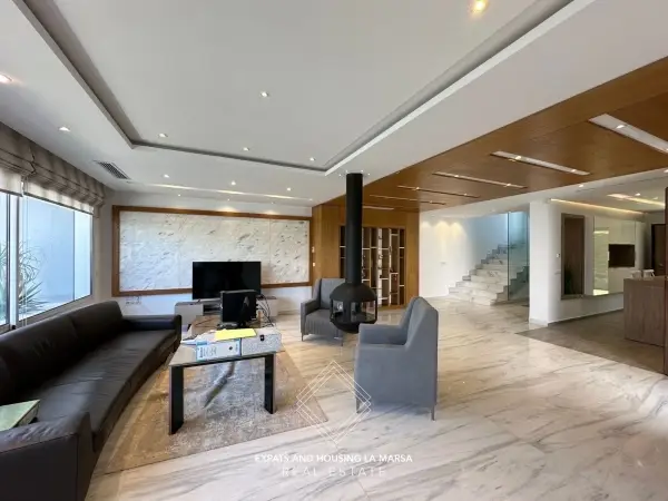 Villa on Hollywood Boulevard