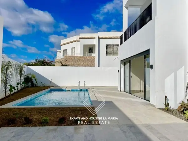 Villa on Hollywood Boulevard