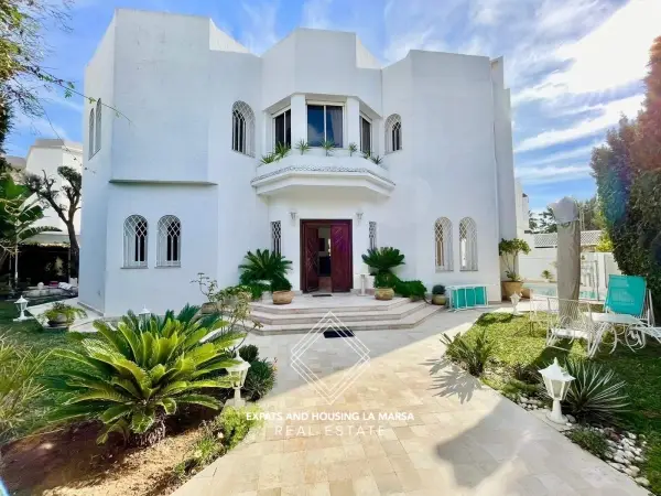 Villa on Hollywood Boulevard