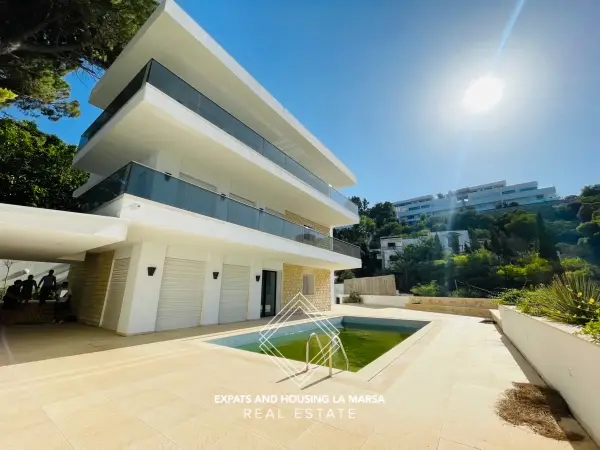 Villa on Hollywood Boulevard