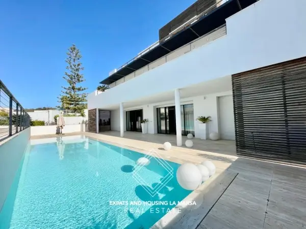 Villa on Hollywood Boulevard