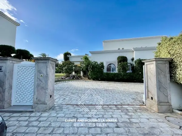 Villa on Hollywood Boulevard
