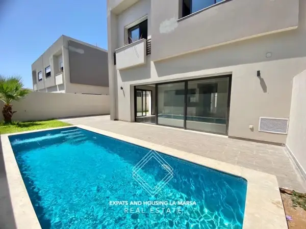 Villa on Hollywood Boulevard