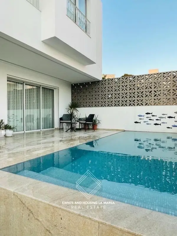 Villa on Hollywood Boulevard