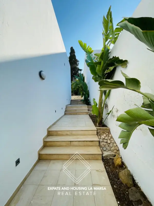 Villa on Hollywood Boulevard