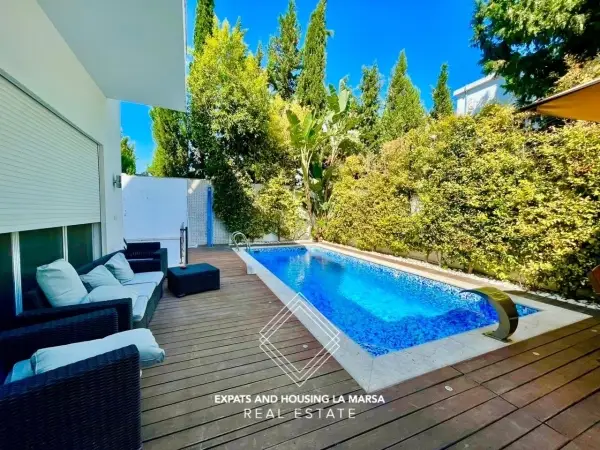 Villa on Hollywood Boulevard