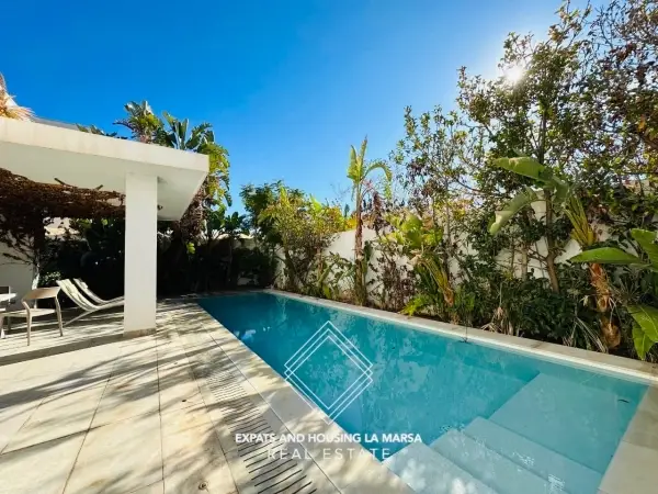 Villa on Hollywood Boulevard