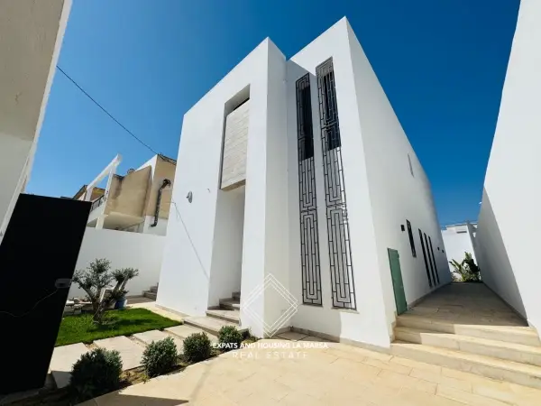 Villa on Hollywood Boulevard