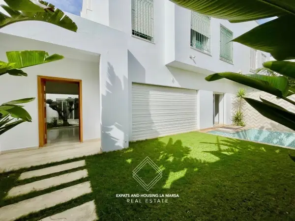 Villa on Hollywood Boulevard