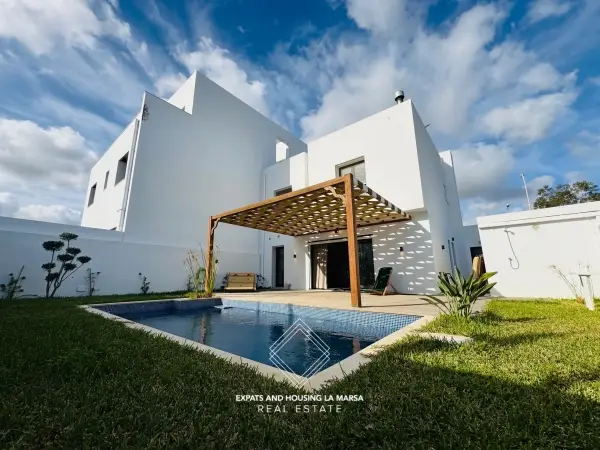Villa on Hollywood Boulevard