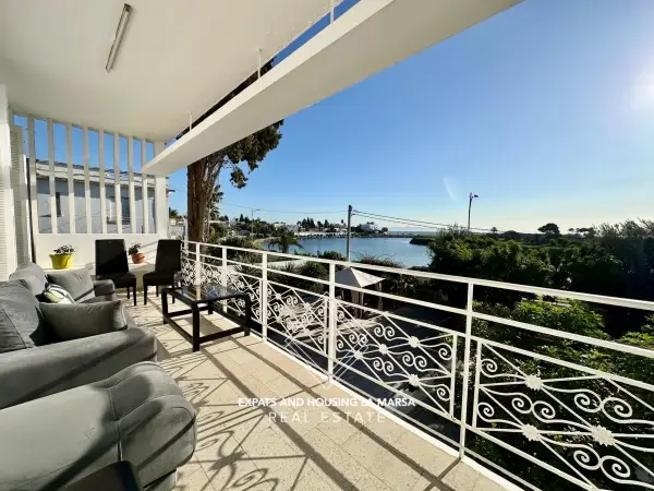 Villa on Hollywood Boulevard