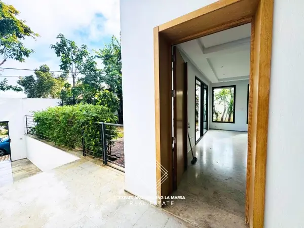 Villa on Hollywood Boulevard