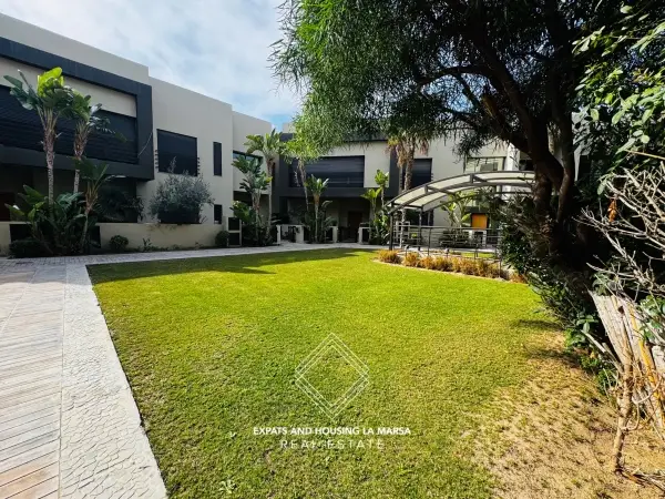 Villa on Hollywood Boulevard