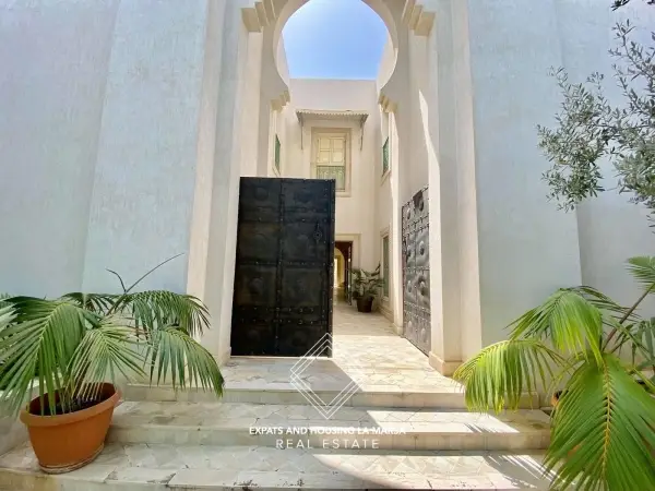 Villa on Hollywood Boulevard