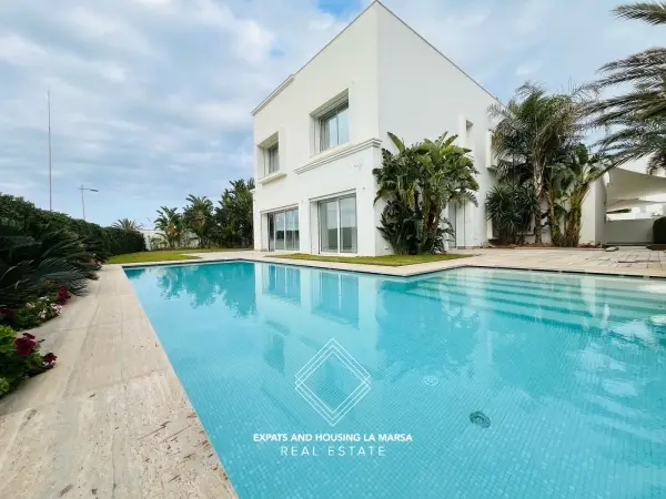 Villa on Hollywood Boulevard