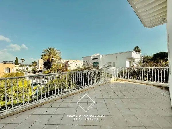 Villa on Hollywood Boulevard