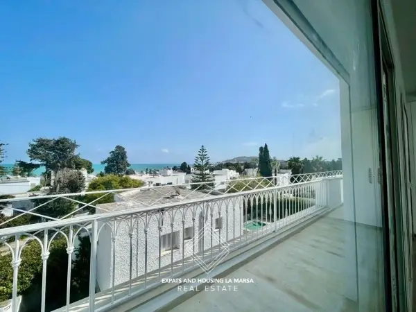 Villa on Hollywood Boulevard