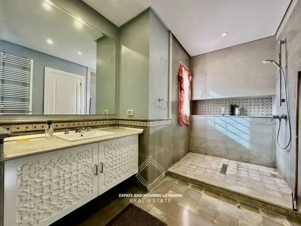 Villa on Hollywood Boulevard