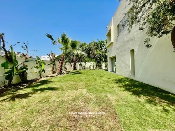 Villa on Hollywood Boulevard