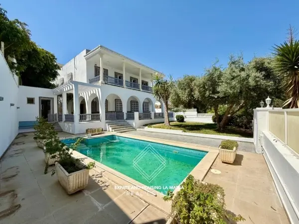 Villa on Hollywood Boulevard
