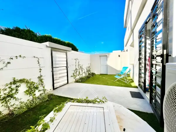 Villa on Hollywood Boulevard