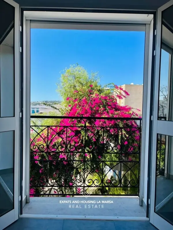 Villa on Hollywood Boulevard