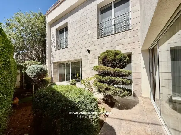 Villa on Hollywood Boulevard
