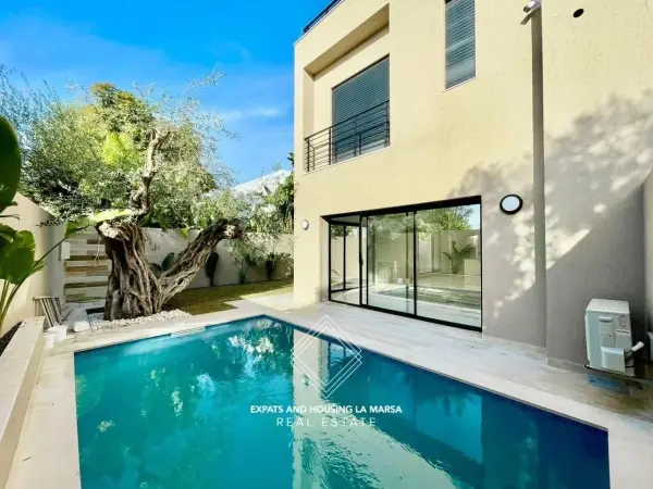 Villa on Hollywood Boulevard