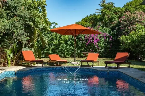 Villa on Hollywood Boulevard