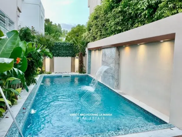 Villa on Hollywood Boulevard