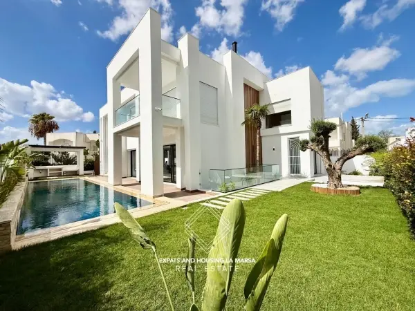 Villa on Hollywood Boulevard