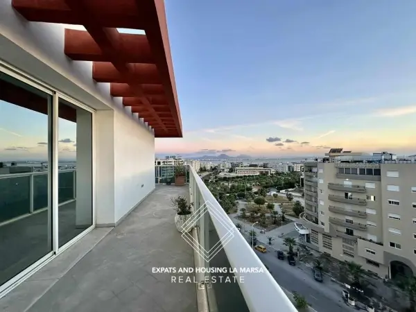Villa on Hollywood Boulevard