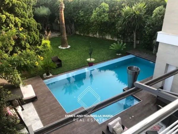 Villa on Hollywood Boulevard